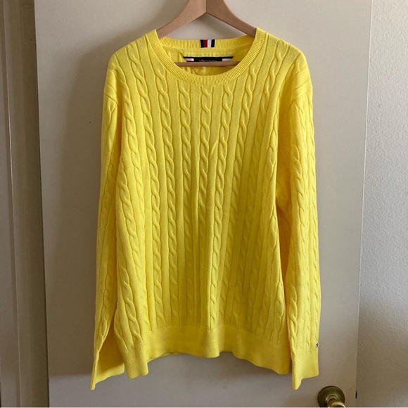 Tommy Hilfiger Round Neck Pullover Swatter - Picture 2 of 9